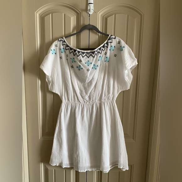 Cupcakes and Cashmere Embroidered Cotton Dress NWOT - Picture 2 of 7